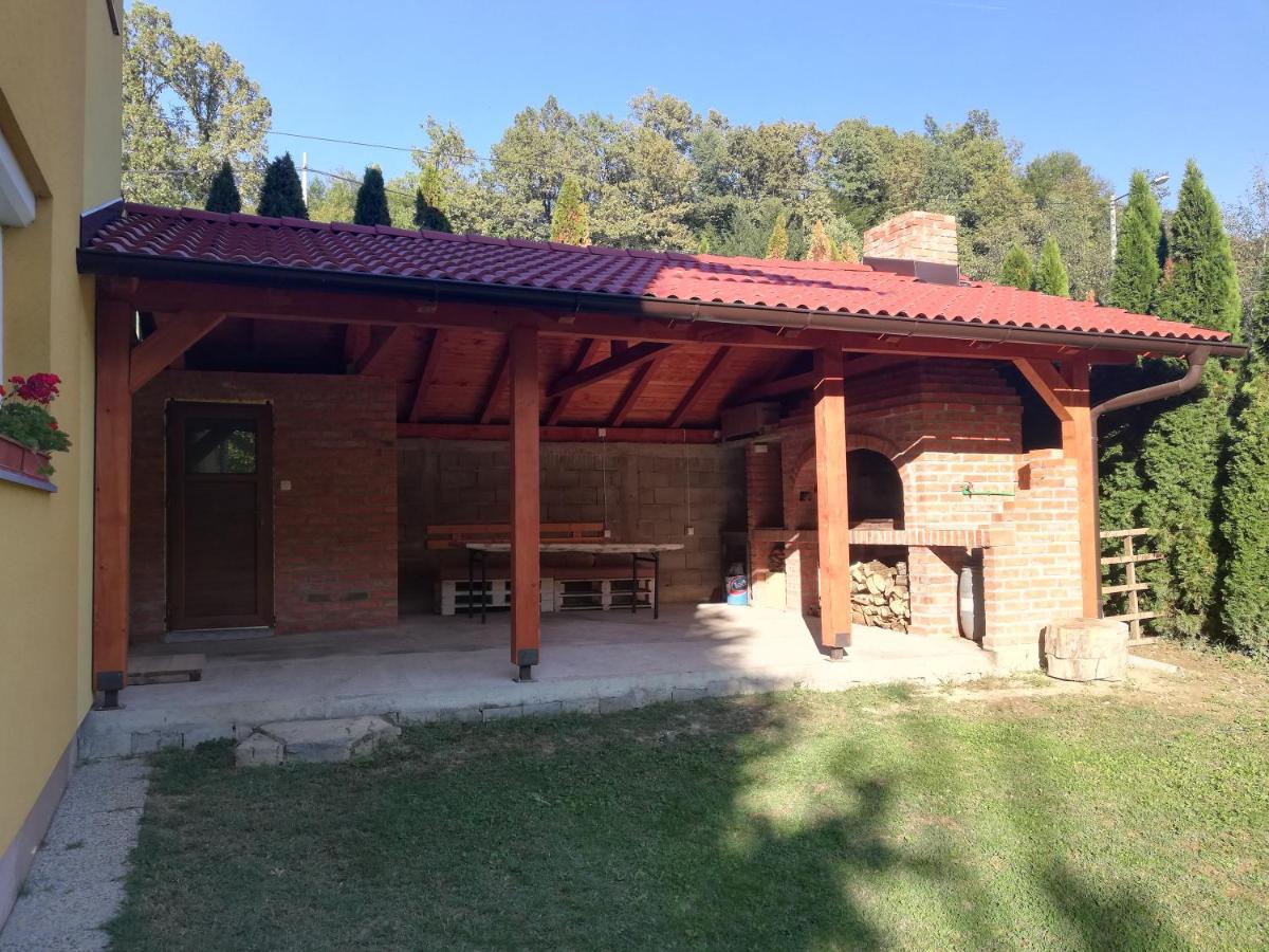 Holiday Homer Kuca Na Obali Vrbasa Banja Luka Extérieur photo