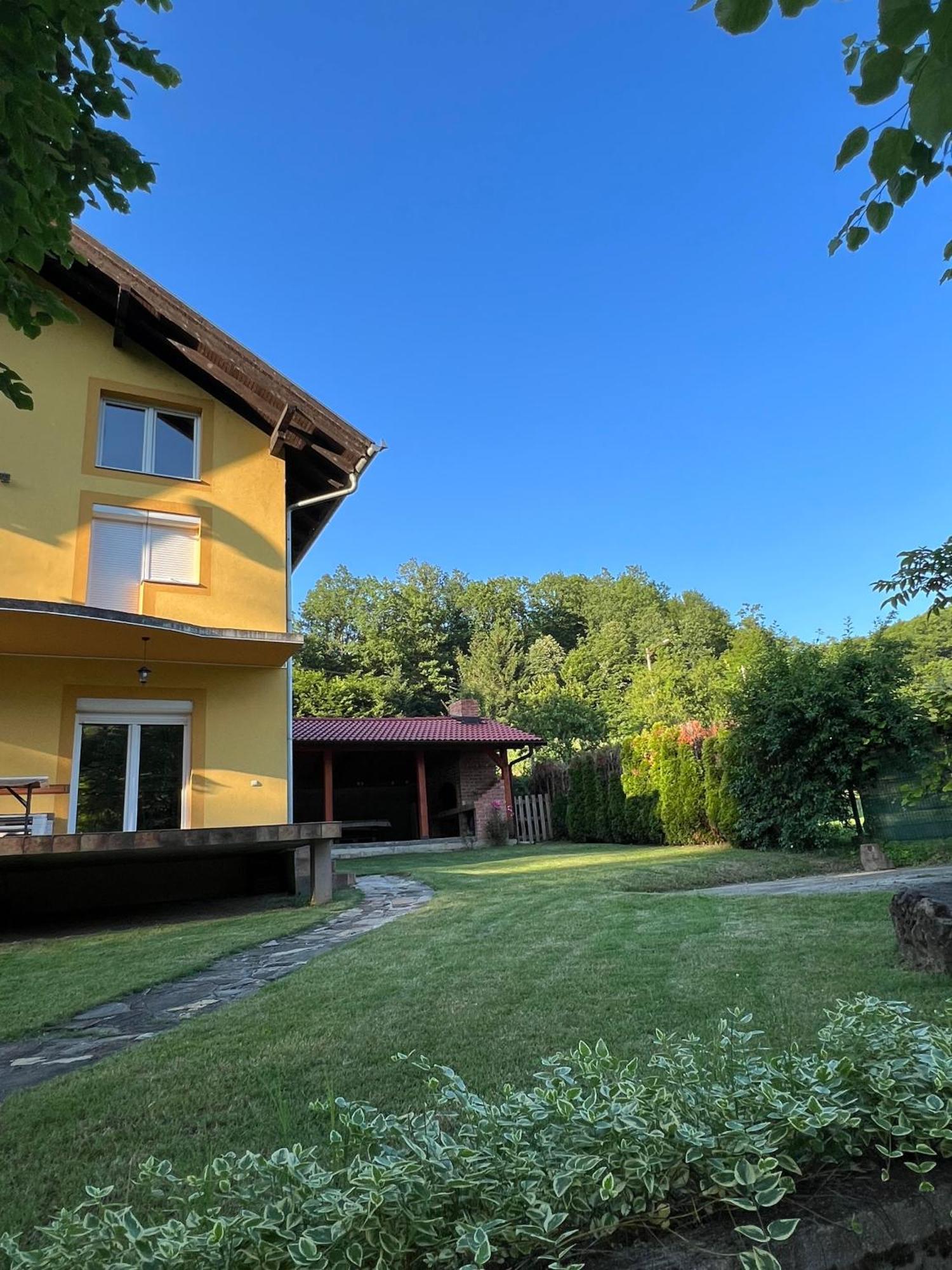 Holiday Homer Kuca Na Obali Vrbasa Banja Luka Extérieur photo