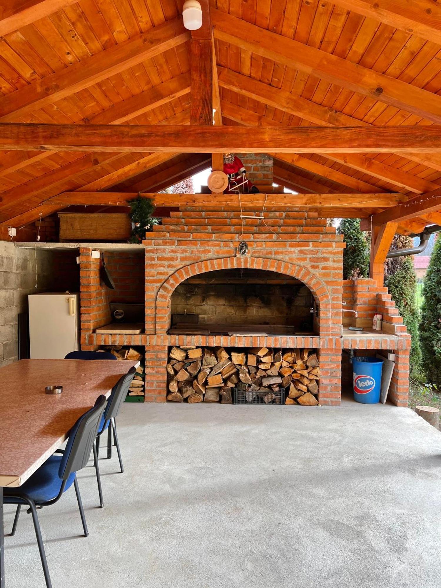 Holiday Homer Kuca Na Obali Vrbasa Banja Luka Extérieur photo