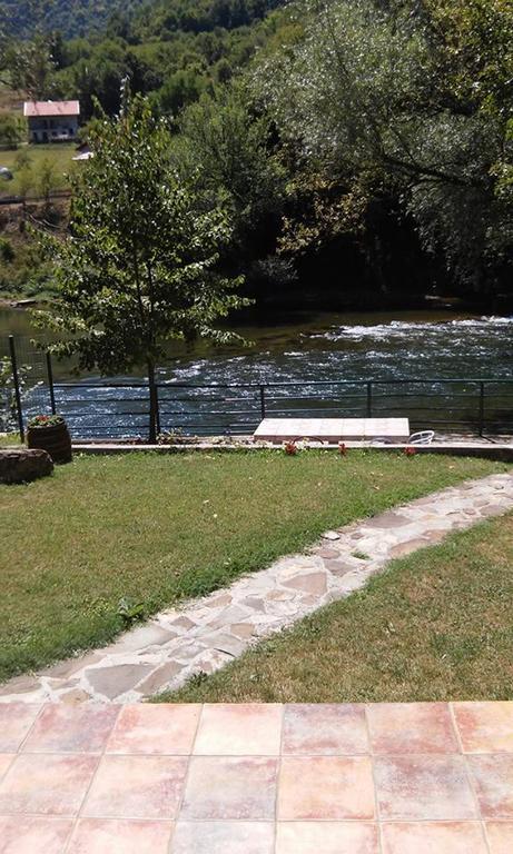 Holiday Homer Kuca Na Obali Vrbasa Banja Luka Extérieur photo
